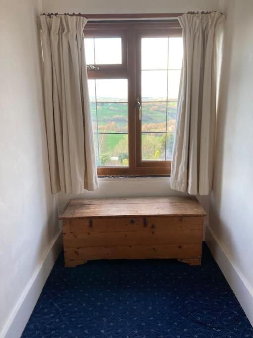 Bryntirion Farmhouse Rooms Llanfair Caereinion Exterior photo